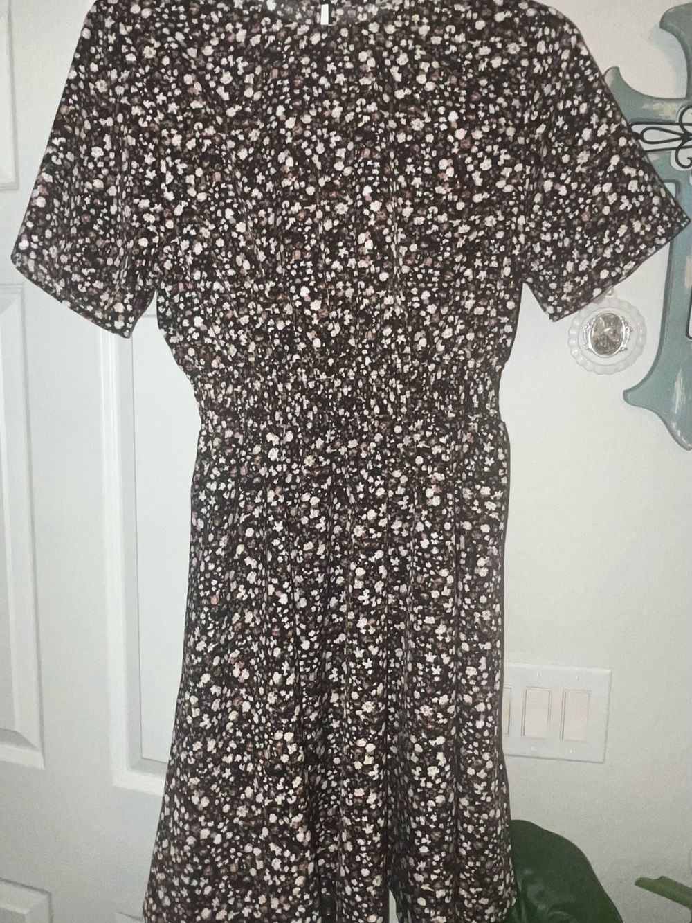 Black Floral Short-Sleeve elastic-Waist Dress